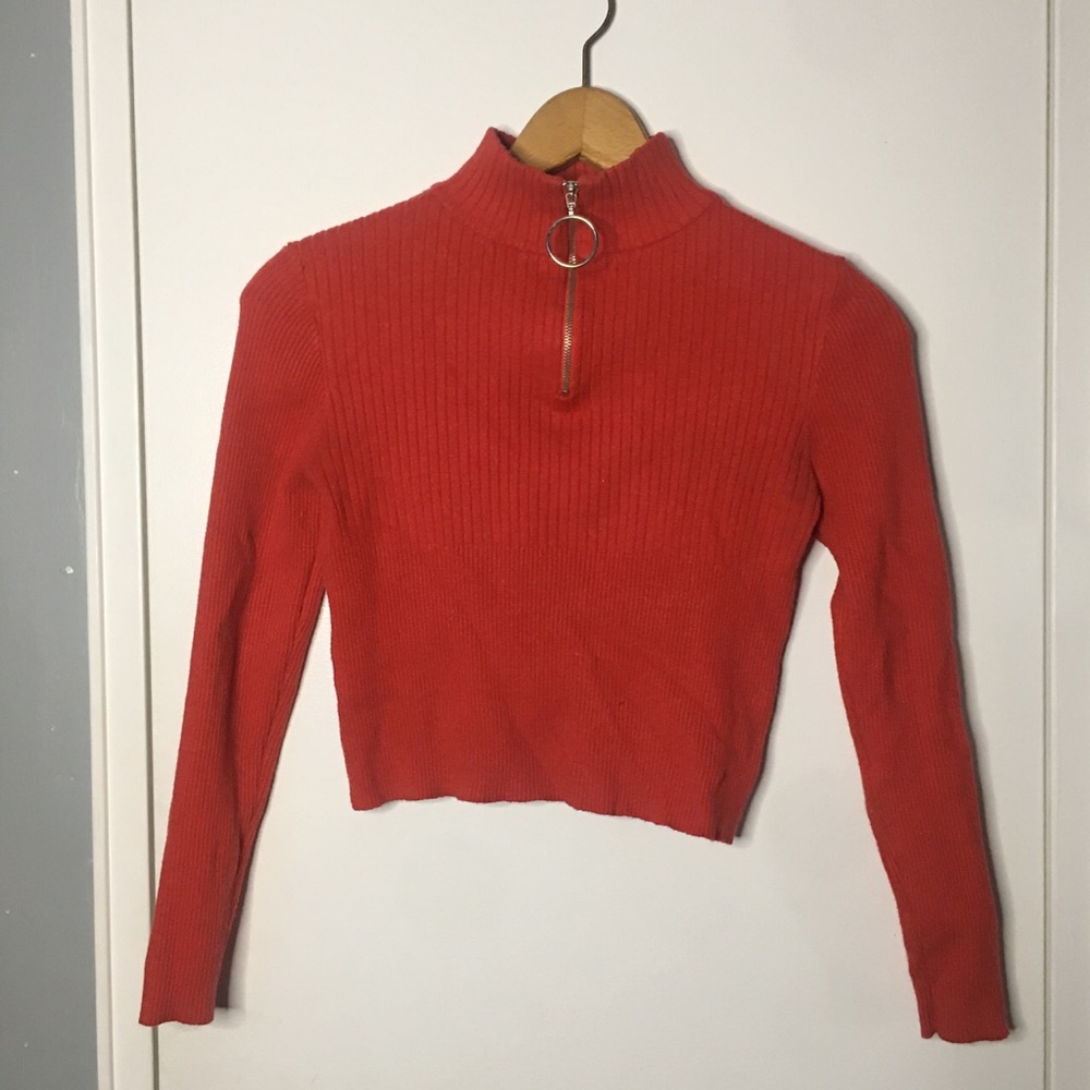 Red Ribbed Turtleneck With Silver Circle Zipper